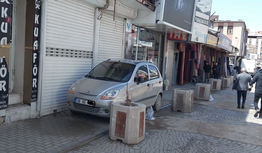 Van’da kaldırım işgali boyut kazandı! Görüntüler pes dedirtti…