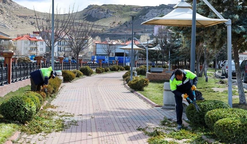 Van’daki parklarda bakım ve onarım çalışması başladı