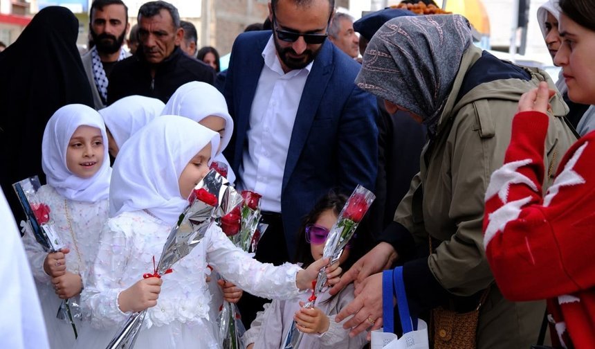 Vanlılar Mevlid-i Nebi’ye güllerle davet edildi