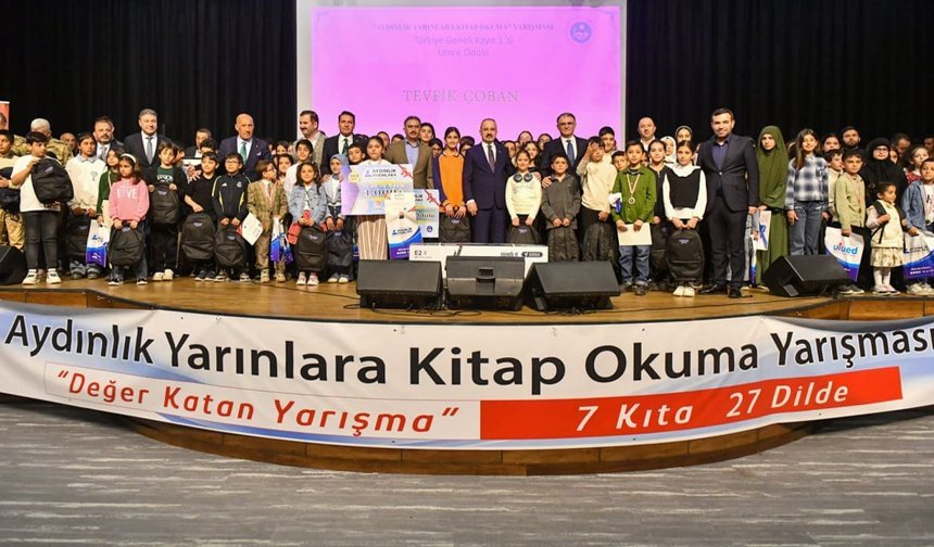 Bakan Yardımcısı Turan, Van’da kitap okuma ödül törenine katıldı