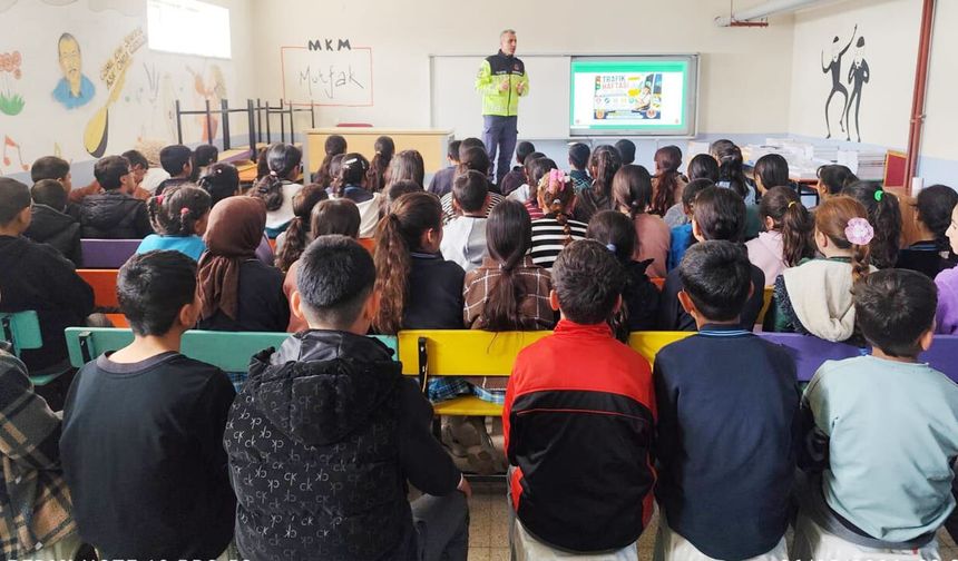Erciş’te öğrencilere trafik eğitimi verildi