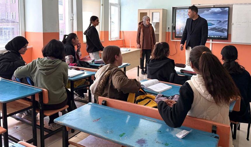 Etüt Van projesiyle öğrencilere moral desteği