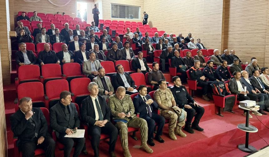 Özalp’ta muhtarlara afet ve siber suç eğitimi