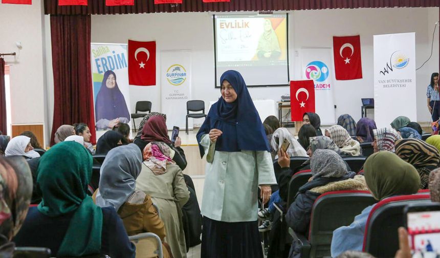 Saliha Erdim Gürpınar’da vatandaşlarla buluştu
