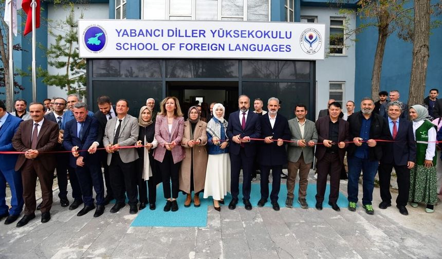 Van YYÜ Yabancı Diller Yüksekokulu yeni hizmet binası açıldı