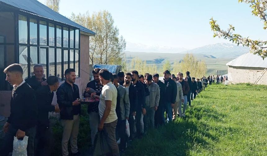 Van’da asırlık bayramlaşma geleneği sürüyor