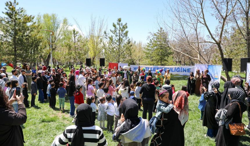 Van’da Hıdırellez kutlaması Van Kalesi eteğinde yapıldı