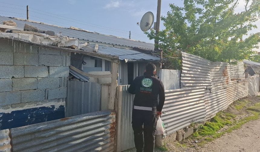 Van’da kurbanlar umut oldu: Kapı kapı dağıtıldı