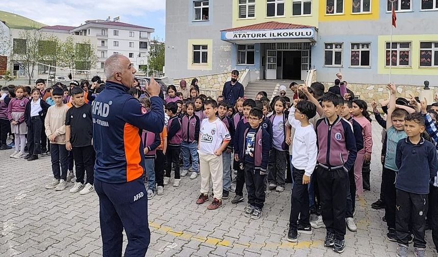 AFAD’dan öğrencilere afet bilinçlendirme eğitimi ve tahliye tatbikatı