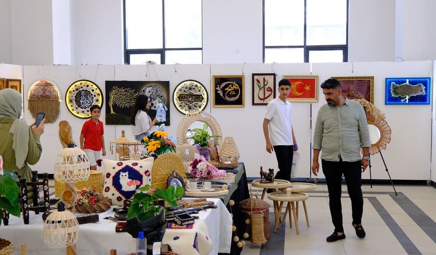 Van'da “Unutulmaya Yüz Tutmuş El Sanatları” sergisi açıldı