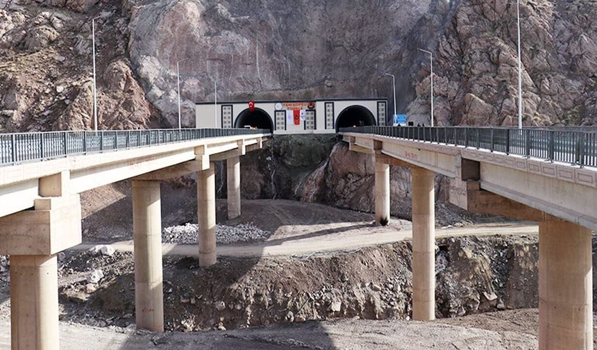 Hakkâri’de ulaşımda yeni dönem: Dev tünel ve köprüler açıldı