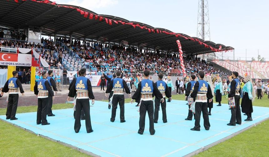 Spor Van ve Kitap Van projelerinin yıl sonu programı gerçekleştirildi