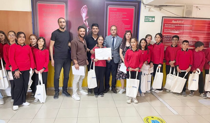 Van AI Eğitim Ağı Projesi’nde dereceye giren okullara ödülleri verildi