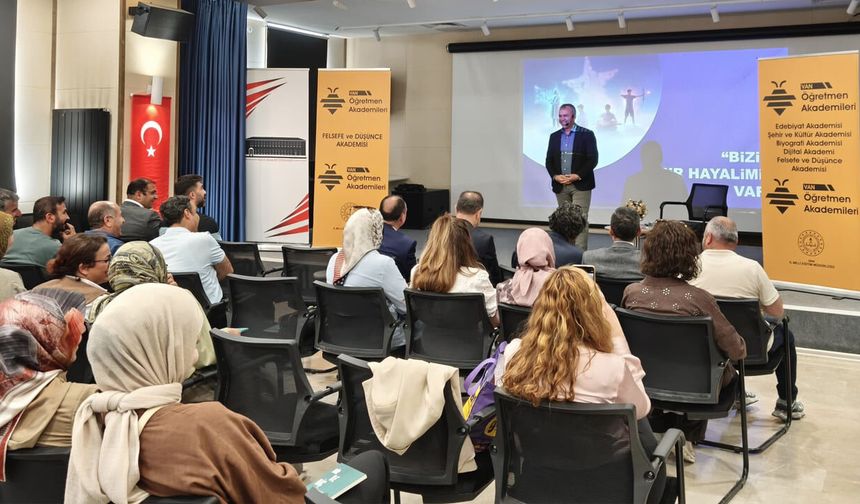 Van Öğretmen Akademileri’nde Yusuf Tüfekçi öğretmenlerle buluştu