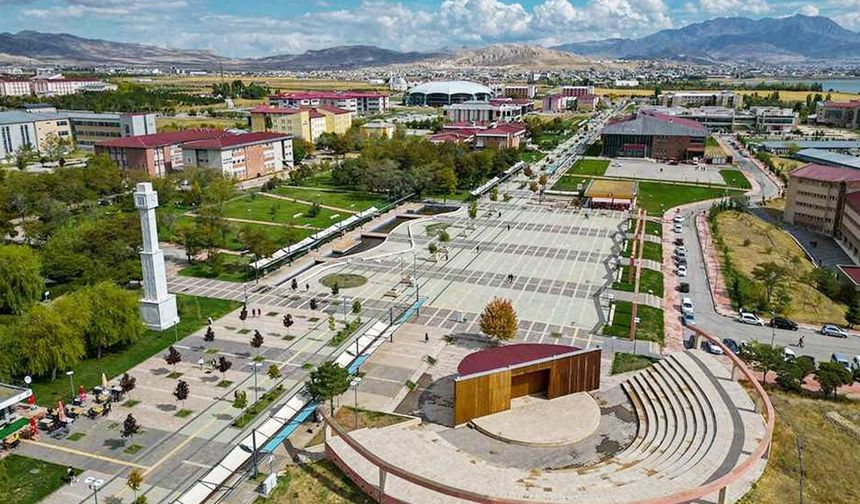 Van YYÜ dünyada ilk 1000'de, 7 alanda ilk 400'e girdi