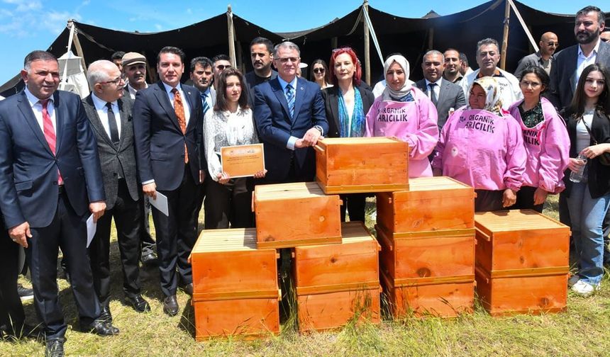 Van’da 150 çiftçiye arılı kovan desteği