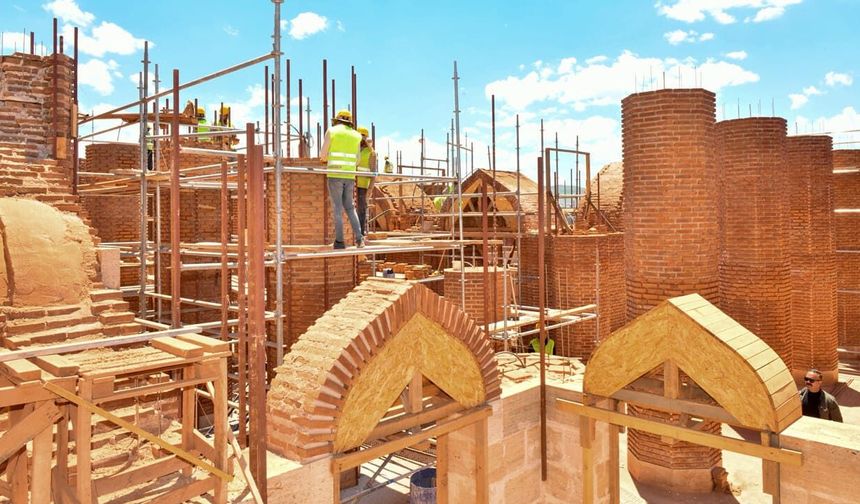 Van’da 800 yıllık tarihi Ulu Camii'nin restorasyonu sürüyor