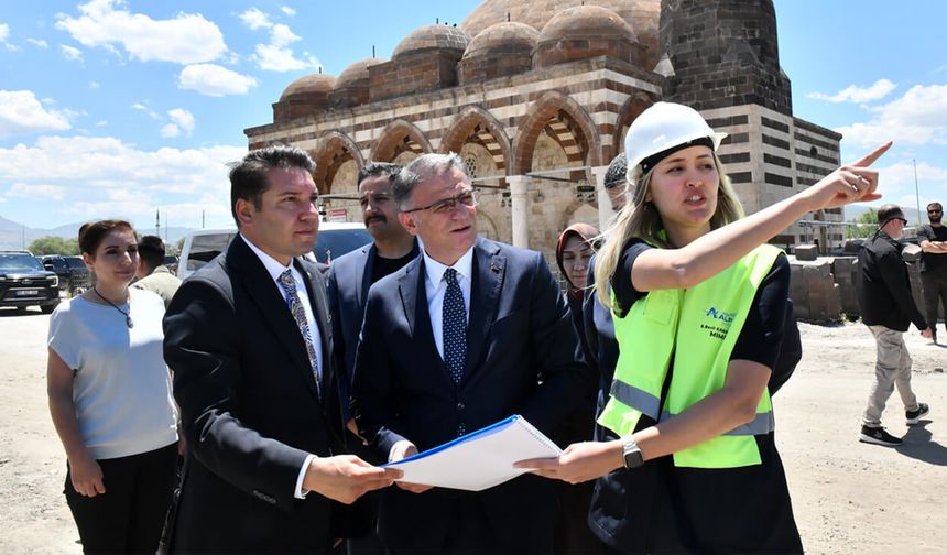 Van’da Tarihi Kaya Çelebi Camii ibadete açılıyor