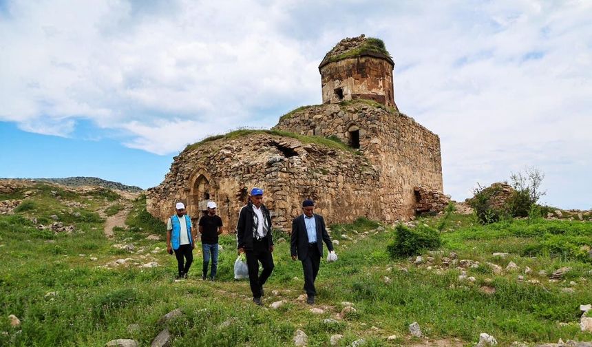 Van’ın koca çınarları Altınsaç koyunu gezdi