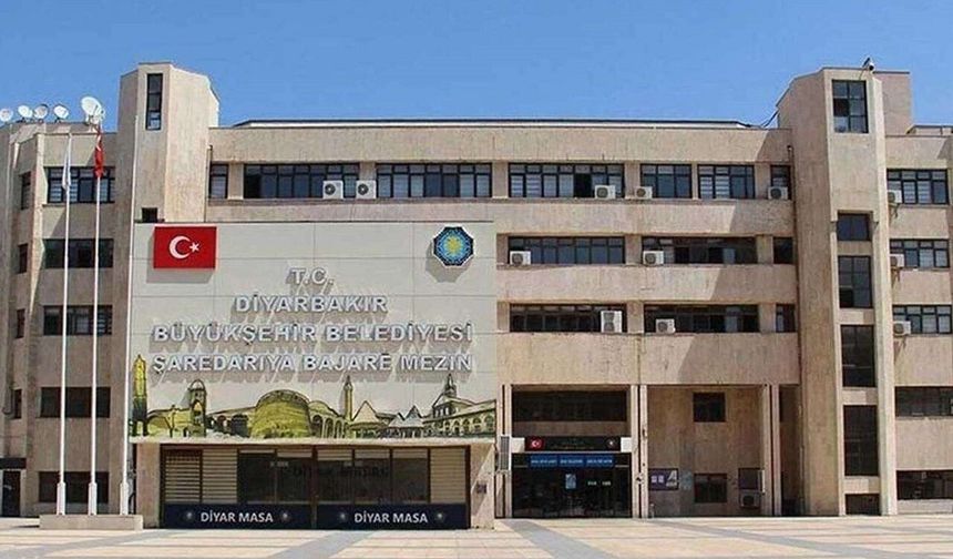 Diyarbakır Büyükşehir Belediyesi'nde istifa depremi!