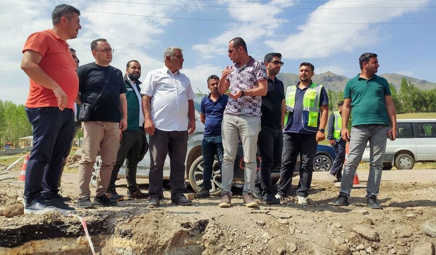 Erciş Yünören Köyü'ndeki taşkın koruma çalışmaları sürüyor