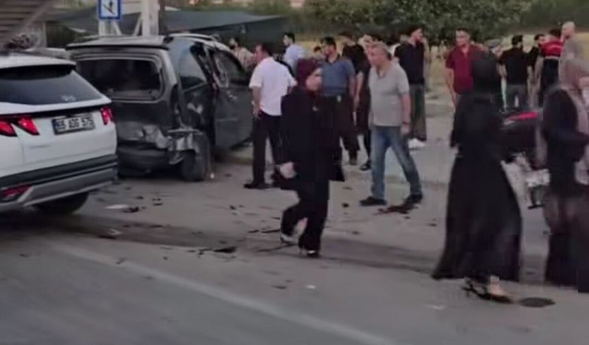 Van'da zincirleme kaza: Çok sayıda araç birbirine girdi