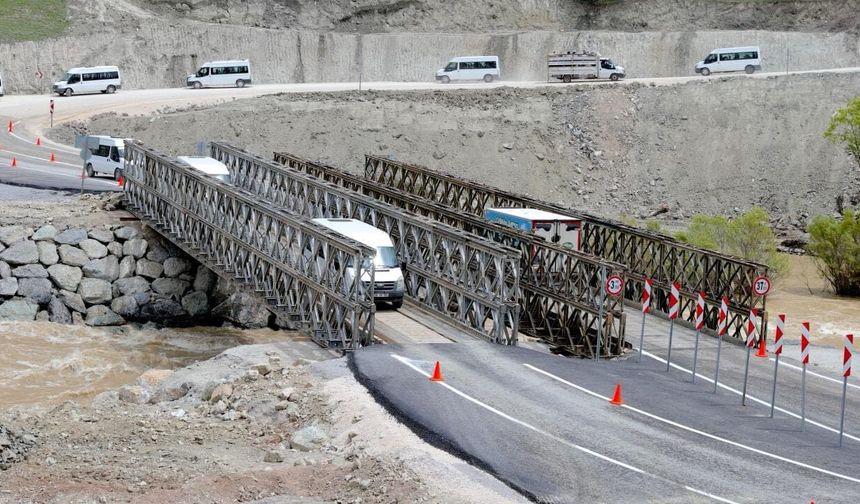Tekin: Van- Hakkari yolundaki Kağan Köprüsü yük taşımıyor