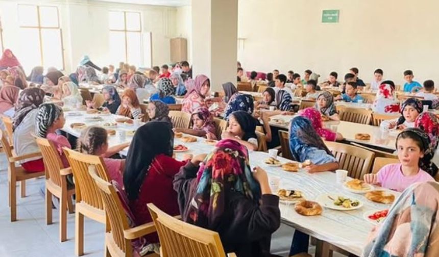 Tuşba Müftüsü, Yaz Kur'an Kursu öğrencileriyle kahvaltıda buluştu
