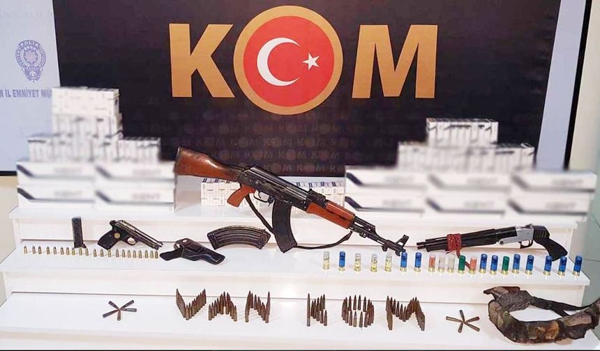 Van’da binlerce kaçak ürün ve silah ele geçirildi