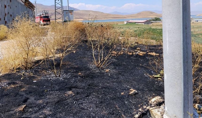 Van'da itfaiye ekiplerinden 6 noktada yangınlara müdahale…