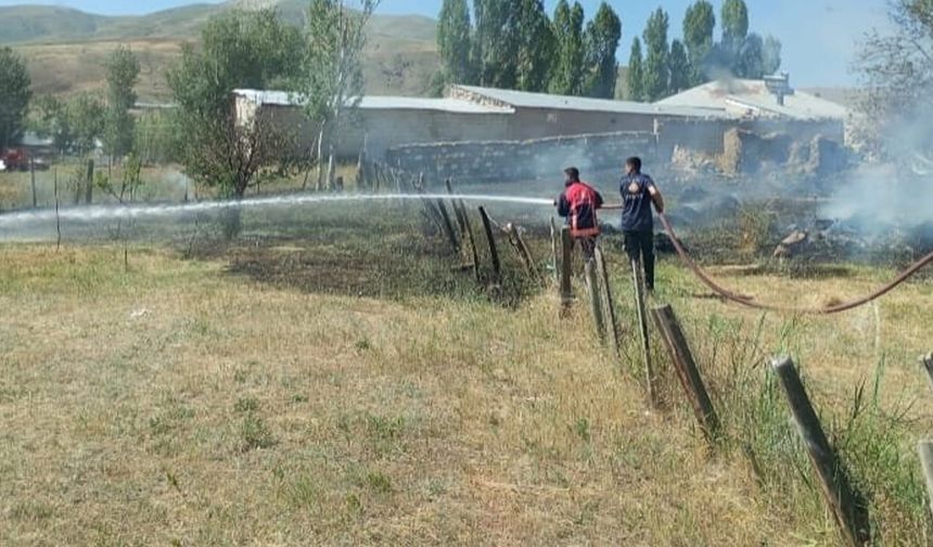 Van'da itfaiye ekiplerinden, yangın, trafik kazası ve kurtarma operasyonları