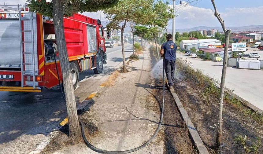 Van'da itfaiye ekiplerinden yoğun mesai