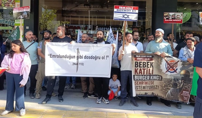 Van’da vicdan nöbeti: Burger King önünde yumurtalı eylem!