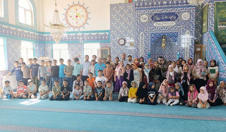 Van’da yaz Kur'an kursu öğrencilerine Hz. Peygamber semineri