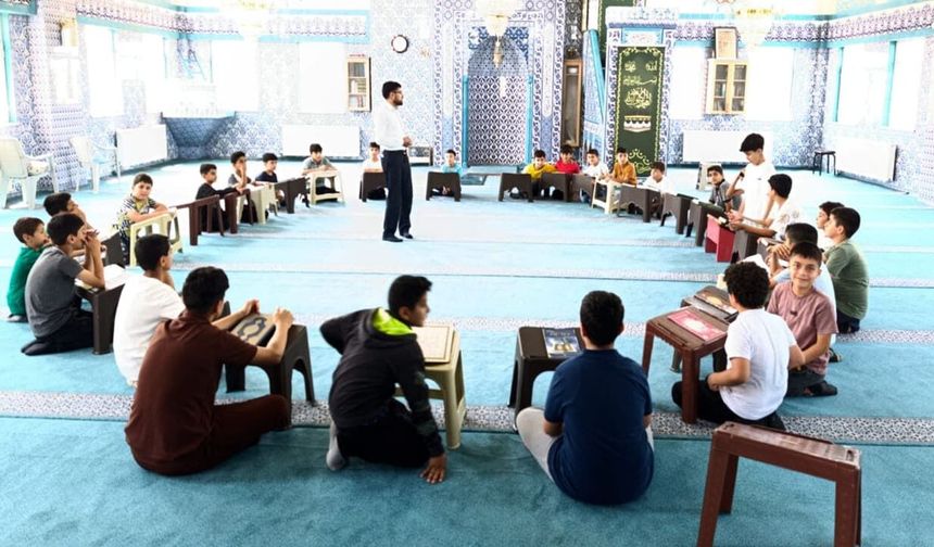 Edremit'te yaz Kur'an kursu öğrencilerine bağımlılıkla mücadele semineri