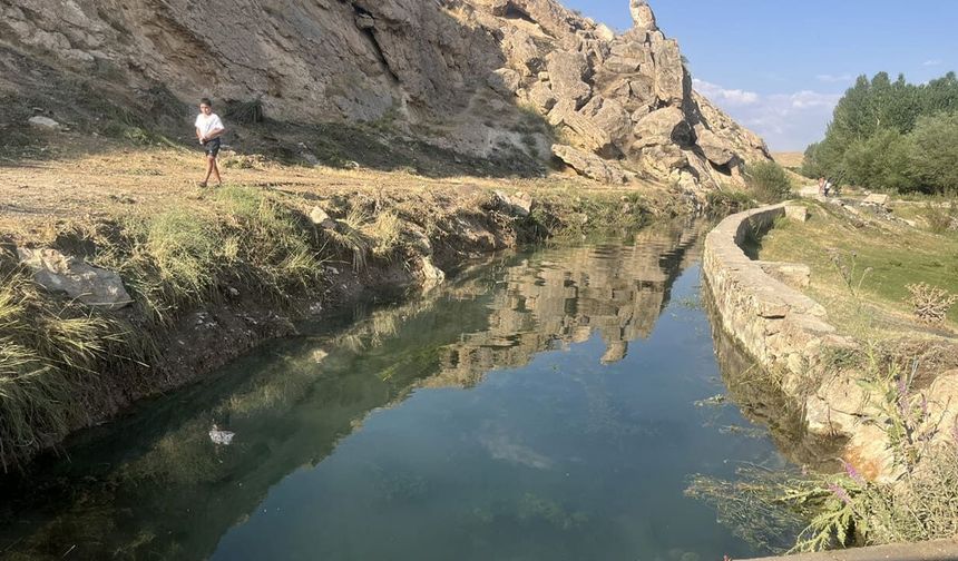Şamran Kanalı’nda aslına uygun temizlik çalışması başlatıldı