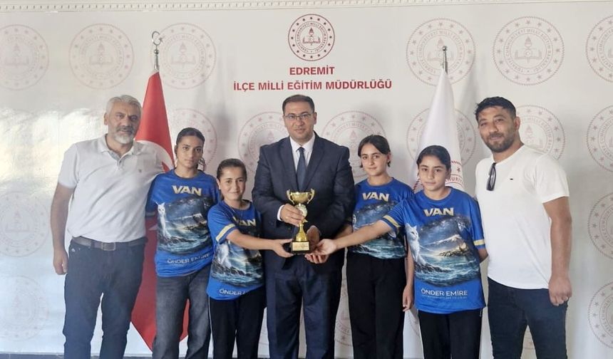 TESKOMB Süphan Ortaokulu Bocce takımından Müdür Nurses’e ziyaret