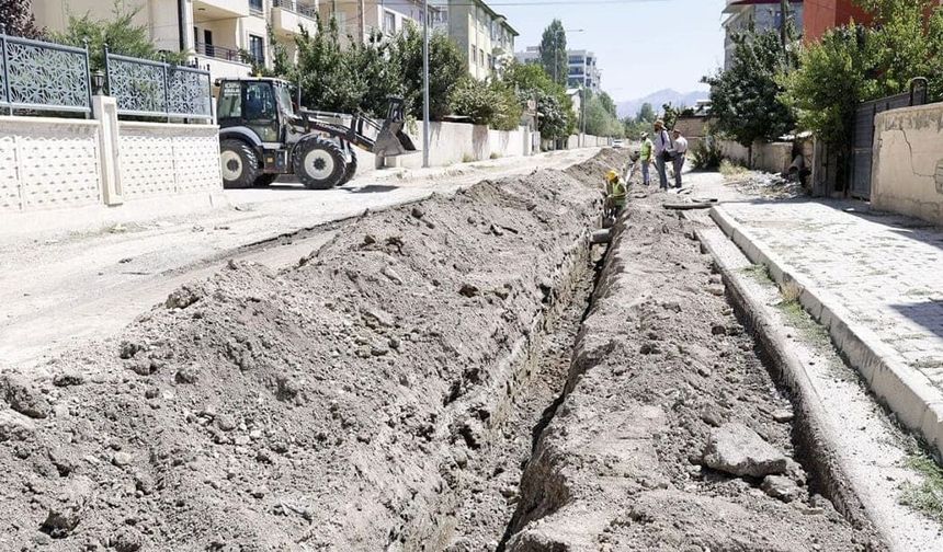 Van Halilağa Mahallesi’nde 50 yıllık asbest borular yenileniyor