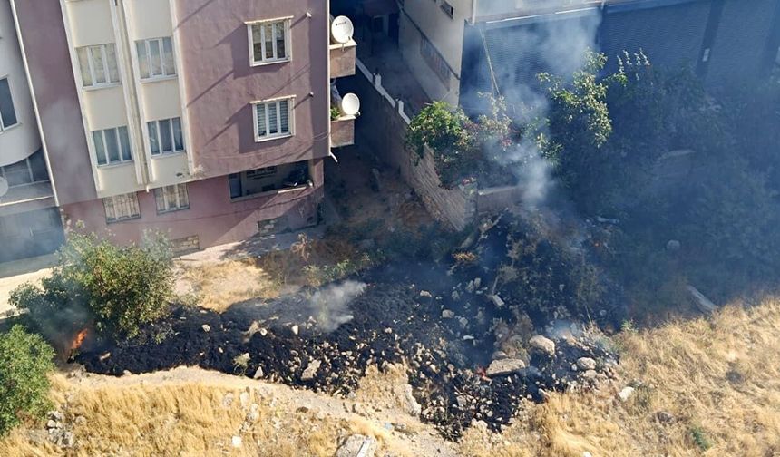 Van’da çarşı merkezde korkutan yangın