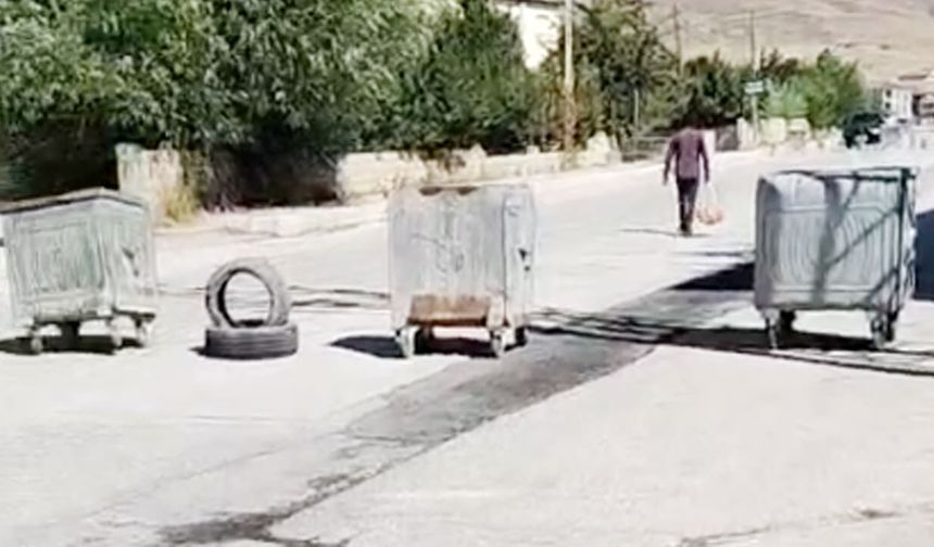 Van’da vatandaşlar yolu kapattı!