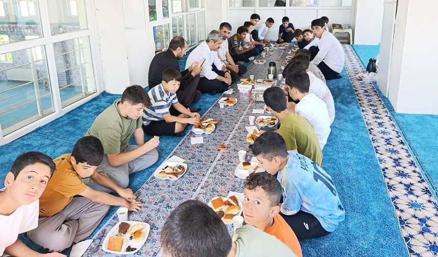 Van'da yaz Kur'an kursu öğrencilerine kahvaltı programı