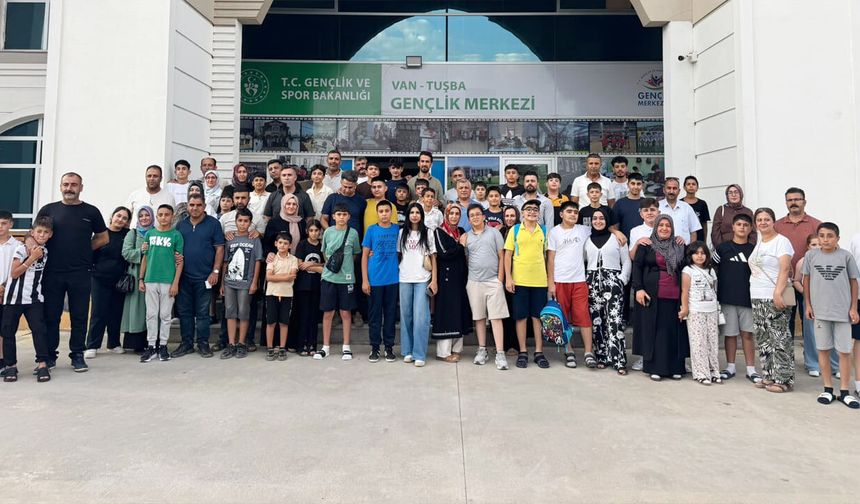 Vanlı öğrenciler Mersin Gençlik Kampı'na uğurlandı