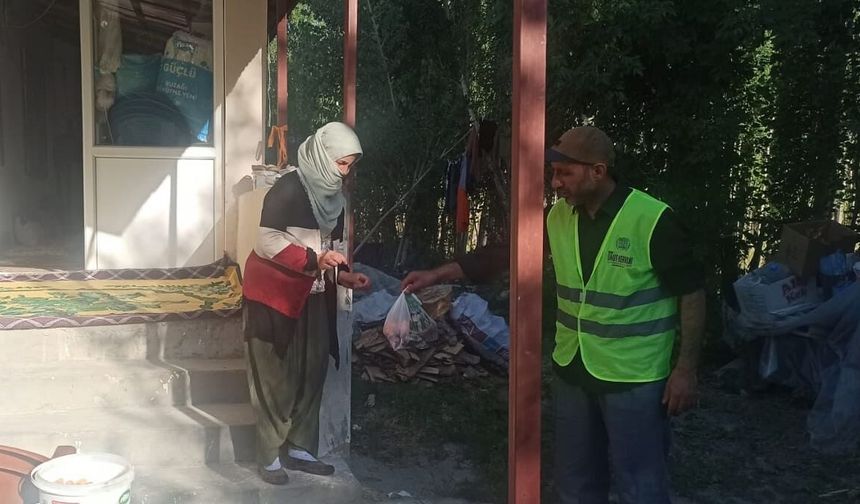 Umut Kervanı’ndan Erciş ve Muradiye’de kırmızı et yardımı!