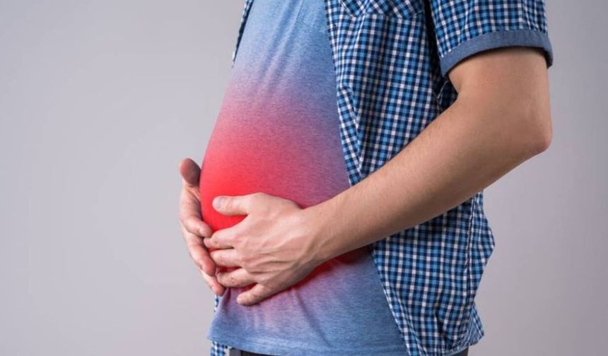 Yemek sonrası şişkinliğe dikkat! Nedeni ince bağırsaktaki bakteriler olabilir