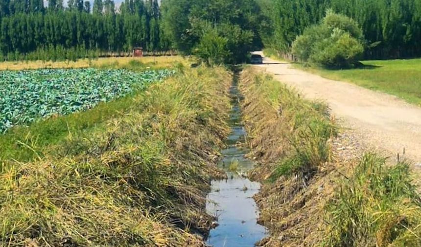 Erciş Örene Mahallesi’nde kanallarda ıslah çalışması