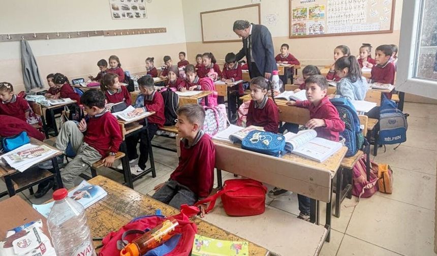 Müdür Yeşilova’dan okullara ziyaret