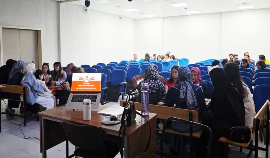 Muradiye’de okul öncesi öğretmenlerine Türkiye Yüzyılı Maarif Modeli eğitimi