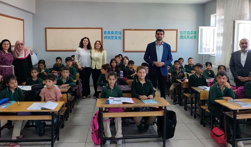 Tuşba Müftüsü Demirtaş’tan ilkokul öğrencilerine anlamlı ziyaret