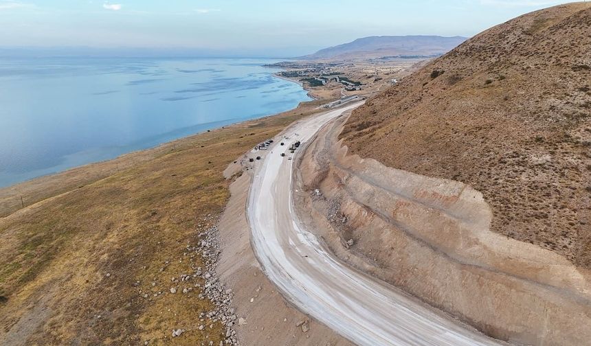 Van’da 50 kilometrelik yol projesinde çalışmalar sürüyor!