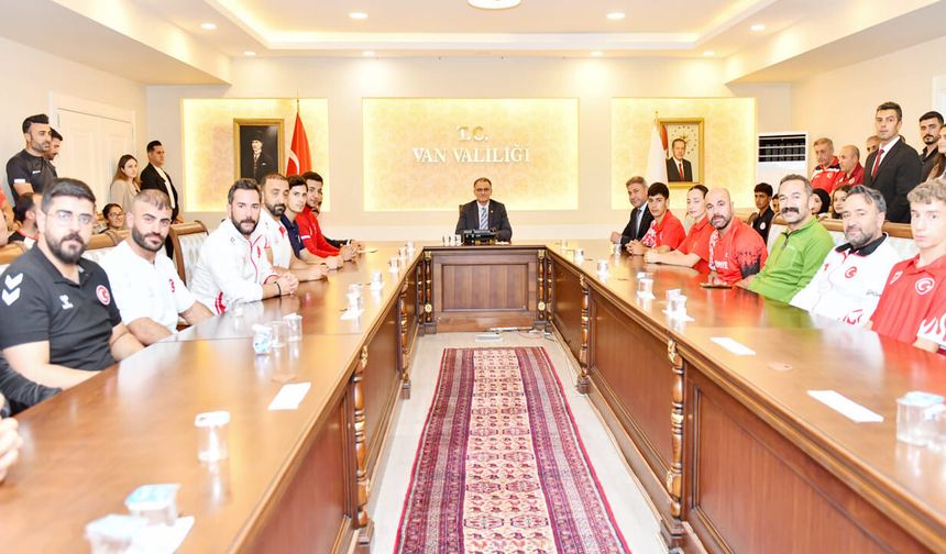Van’da başarılı sporcular ödüllendirildi